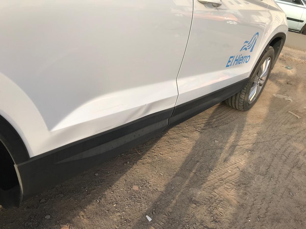 When parked in Corralejo, someone apparently bumped to us. That’s no issue with Cicar.