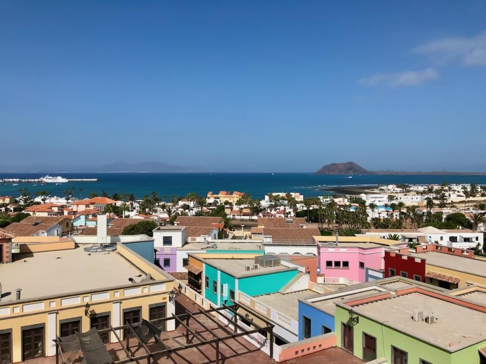 Výhled z Corralejo směrem na Lobos